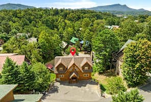Spacious mountain cabin rental with easy, large parking area accommodating 6+ cars, surrounded by scenic nature views—ideal for group getaways in Pigeon Forge downtown and near Gatlinburg and the Smoky Mountains National Park.