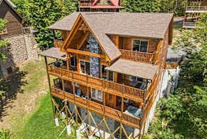 Luxury log cabin rental near downtown Pigeon Forge, offering multi-level decks, stunning mountain views, and proximity to top attractions—perfect for family vacations or group getaways in the Smoky Mountains.