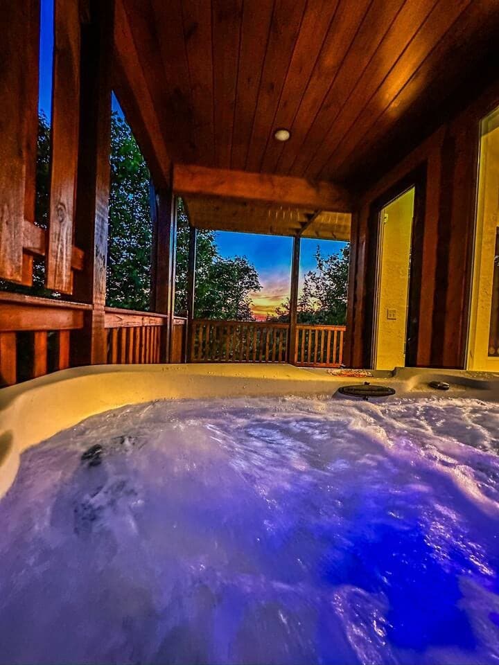 Relax in a private hot tub for up to 5 guests, surrounded by stunning forest views on a covered deck. Soak under the stars or unwind after a day of adventure. Perfect for romantic getaways, group trips and cozy retreats. Mountain serenity at its best