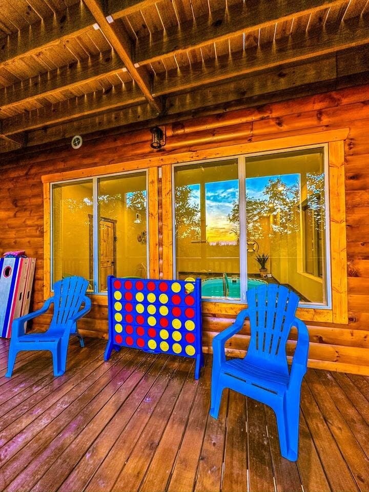 Fun-filled deck with outdoor games! Enjoy a giant Connect Four, cornhole, and comfy seating while taking in the fresh mountain air. Perfect for family bonding and friendly competition in a relaxing cabin setting!