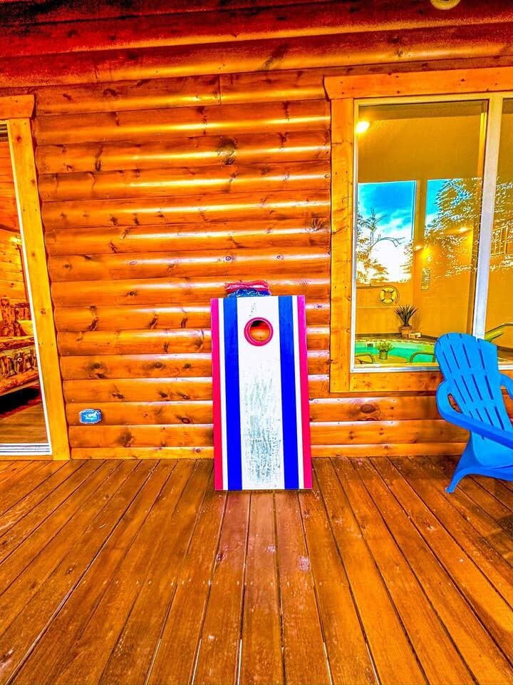 Fun-filled deck with outdoor games! Enjoy a giant Connect Four, cornhole, and comfy seating while taking in the fresh mountain air. Perfect for family bonding and friendly competition in a relaxing cabin setting!