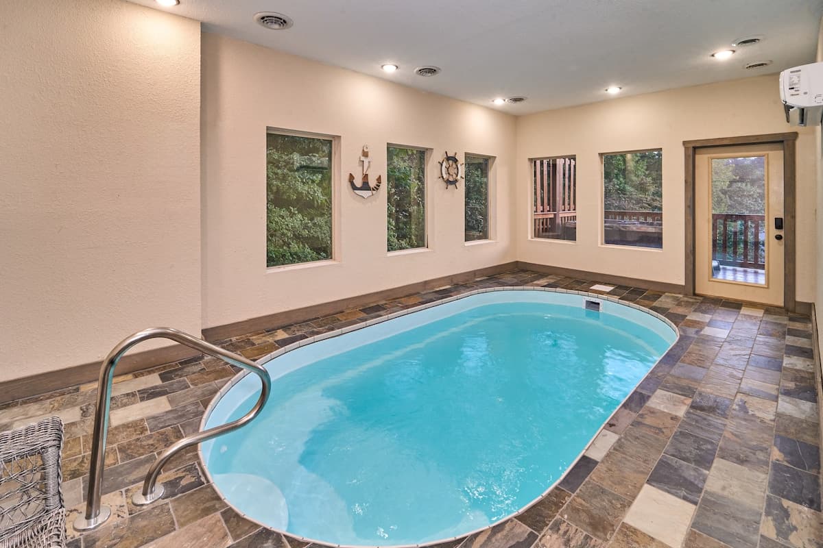 Enjoy a private indoor heated pool, perfect for year-round relaxation! This climate-controlled space offers ultimate comfort, whether you're unwinding after a day of adventure or having fun with family and friends. A luxurious feature for all seasons