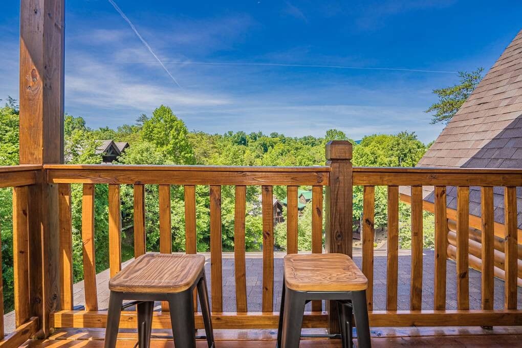 Step onto your private bedroom balcony and take in the peaceful treetop views. Perfect for morning coffee or evening relaxation, this cozy outdoor space offers a serene retreat where you can unwind and enjoy the fresh mountain air.