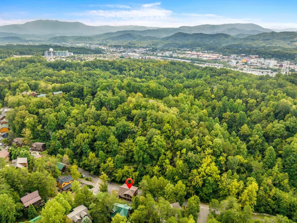 Enjoy the perfect blend of seclusion and convenience! This cozy cabin is nestled among the trees yet just minutes from downtown Pigeon Forge. Experience the best of nature while being close to top attractions, dining, and entertainment.