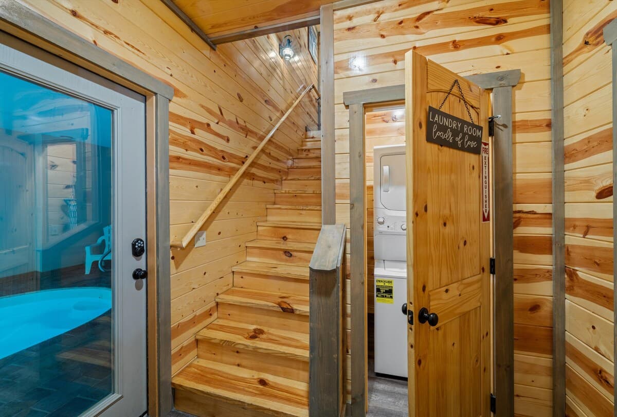 Convenient laundry room with a washer and dryer for longer stays. The pool room features a secure lock for child safety, ensuring peace of mind for families. Enjoy a well-equipped cabin with thoughtful amenities fora stress-free & comfortable getaway